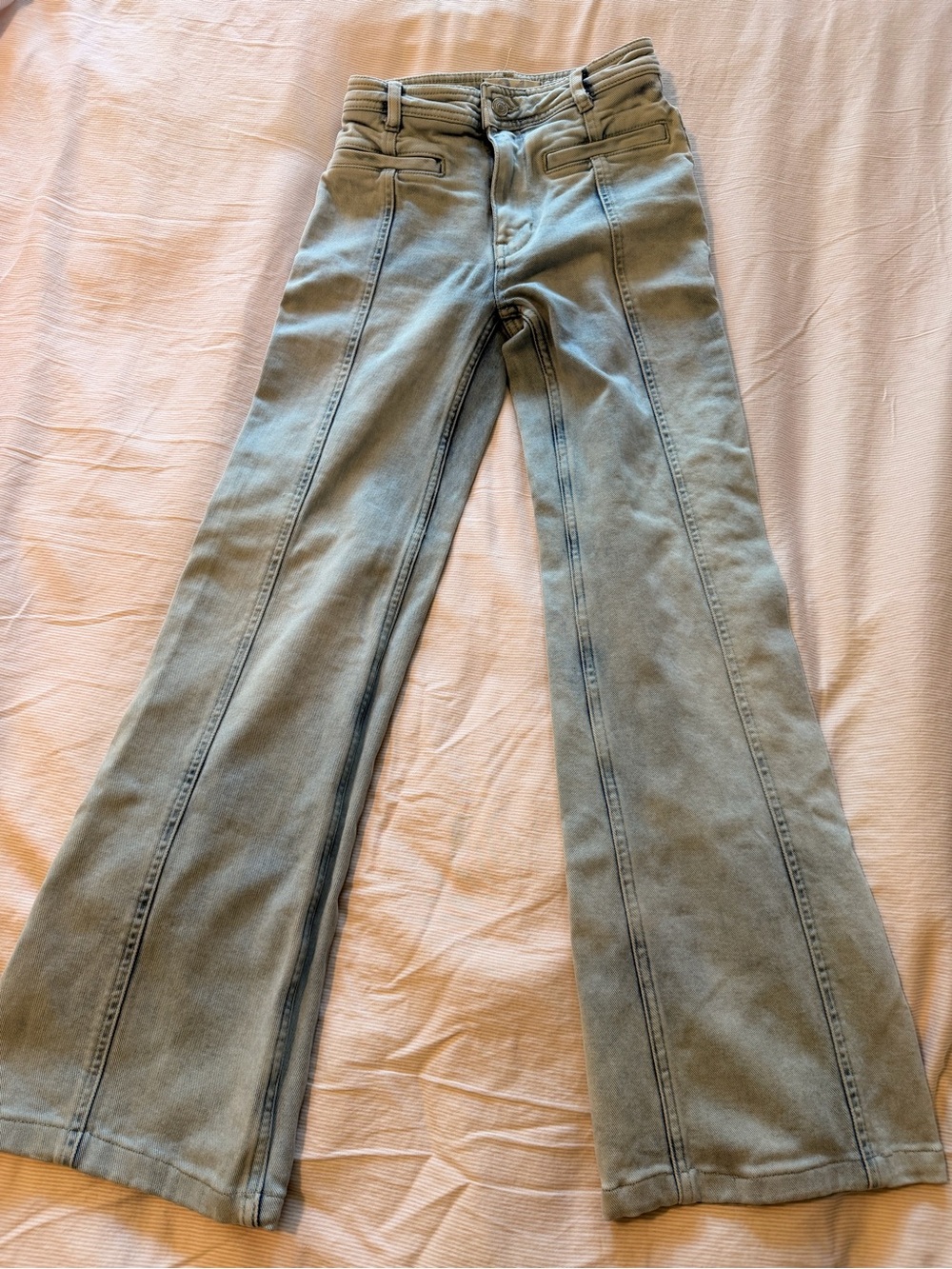 Light Wash Jeans With Yellow Star Pockets - Picture 6 of 12